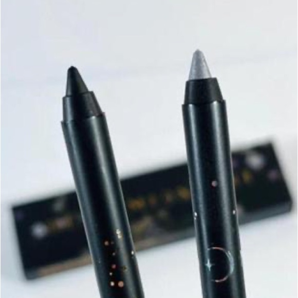 5 for $25! Eyeliner Duo Black & Shimmering Silver - Picture 3 of 5